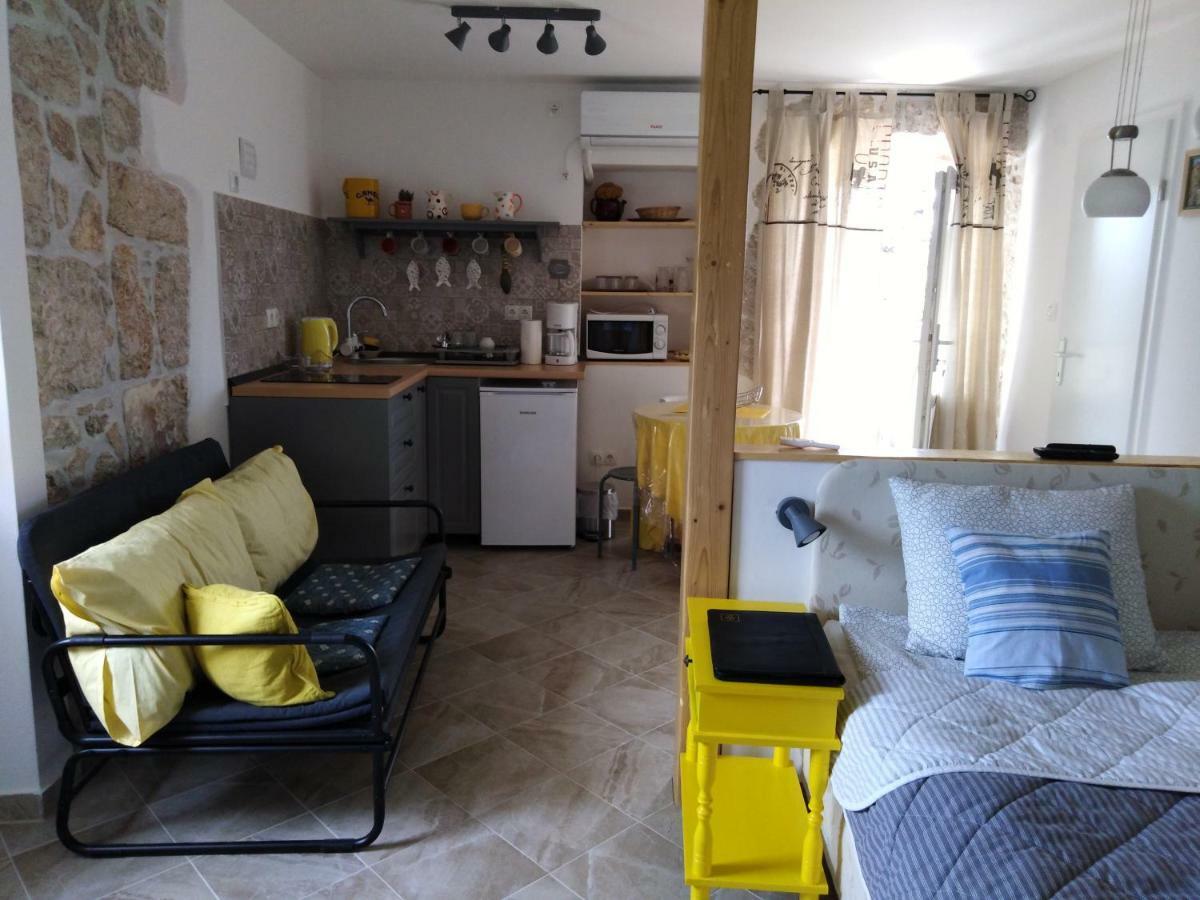 Studio Apartmani Sverko Punat Exterior photo